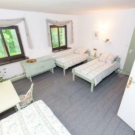 Dom wakacyjny Sleeps 8 Zawady Oleckie